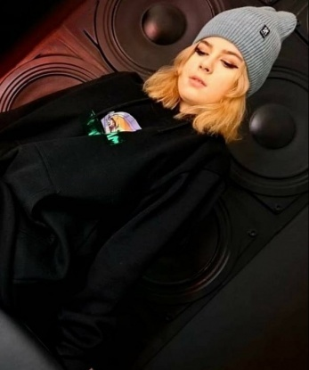 Приглашаю в гости состоятельного мужчину на незабываемое время в моей компании. Буду ласковой и нежной, как настоящая гейша. Гарантирую конфиденциальность и хорошее настроение. 427, 20 лет