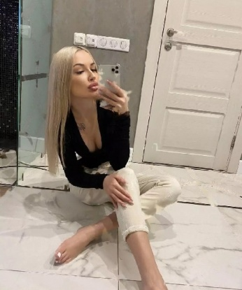 Молодая, игривая, сексуальная красотка приглашает в гости состоятельного мужчину для приятного времяпровождения. Гарантирую полное удовлетворение и незабываемые впечатления. 1807, 26 лет